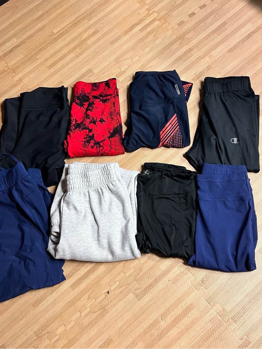 Bundle of 8 leggings / athletic pants